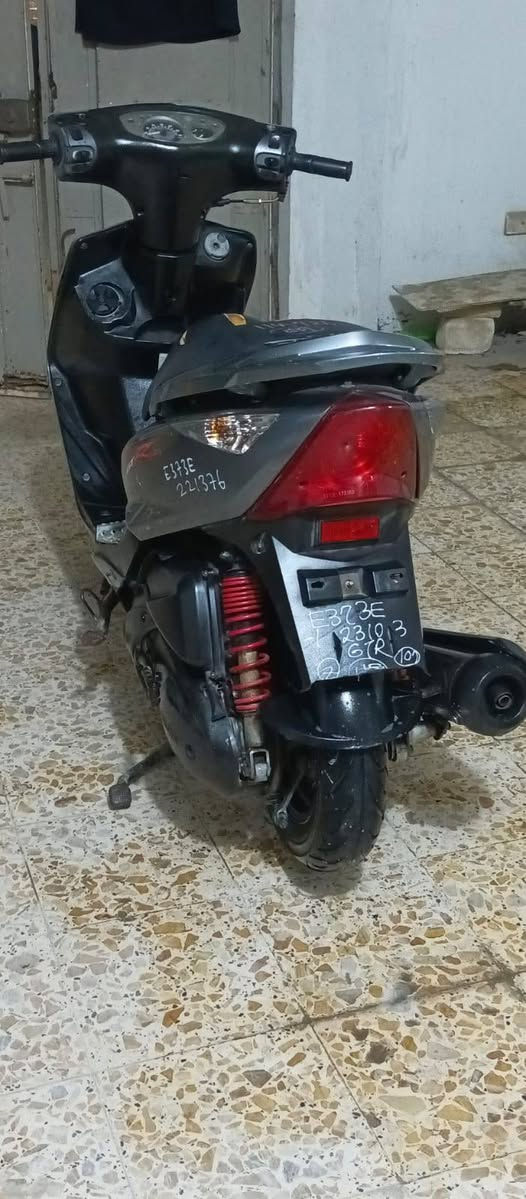 مكلف بلنشر ماكس ثعلب GTR دراجه حلوه وجديده ومابيه نقص دراجه نزلتهه من لرمبه صارله 7 اشهر سعر 850 وبيهه مجال رقم صاحب الدراجه ***********
