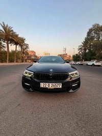 BMW 530i 2018 INDIVIDUAL M PACKAGE كفالة عامة BLACK اللون: اسود الممشى...