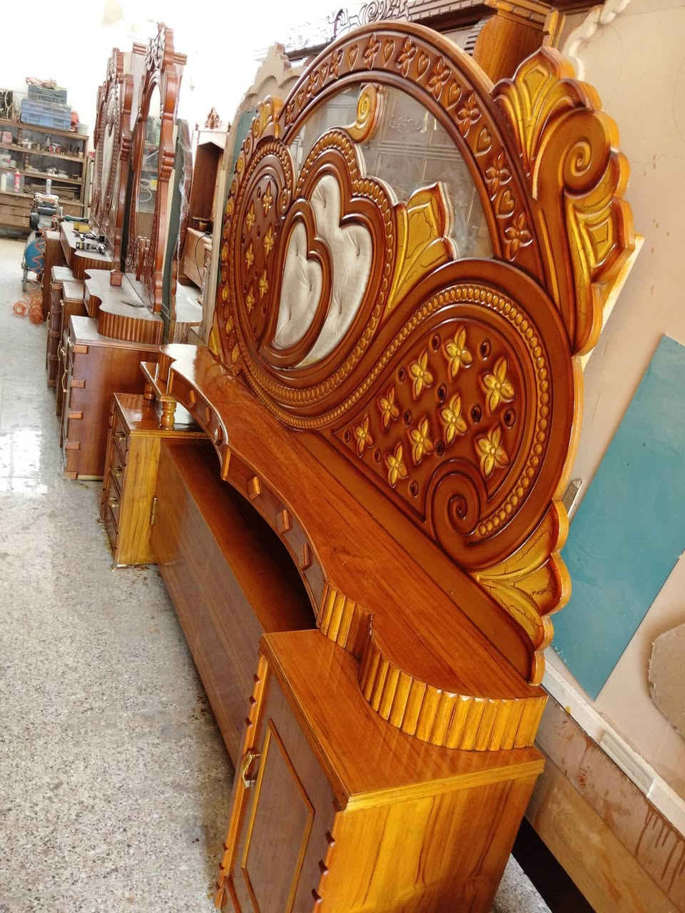 السلام عليكم غرفة للبيع 7 باب طابقين صاج احطاطه داخل خارج ظهر جرجوبه صاج اخت الجديده بشرط السعر 850الف وبيه مجال العنوان كاطون الرازي شارع ابو رباح قرب جامع أسماء الله الحسنى مزاد ابو كرار الغريباوي ***********
