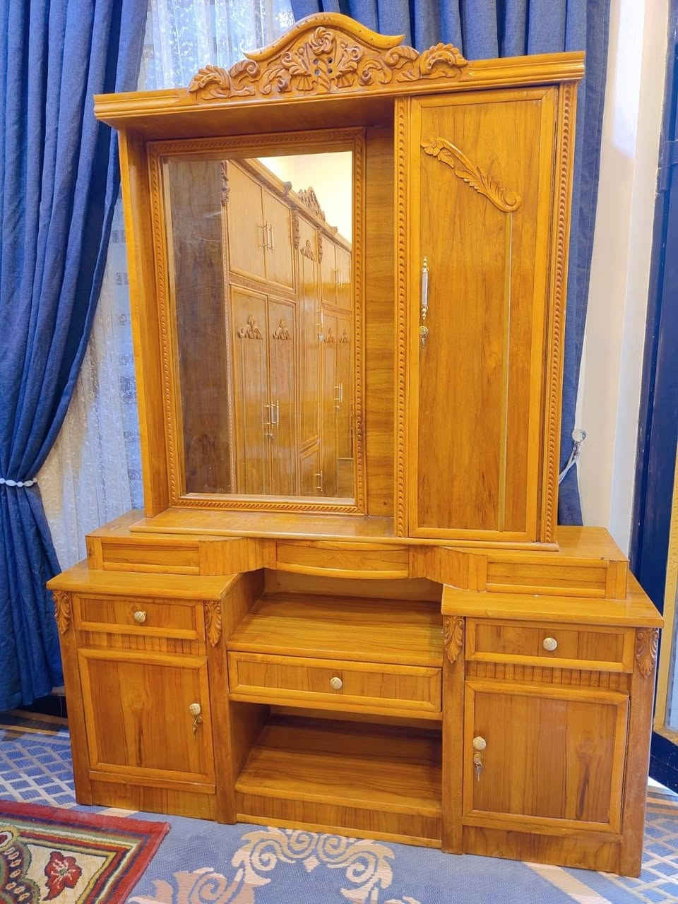 غرفه للبيع زان مصري ام مسرح ام خمسه طابقين ملحق زاويه كنتوريه طابقين ملحق غرفه حلوه وجديده ضخمه كلش المكان ديوانيه حي العسكري للاتصال على هذا الرقم *********** بي واتساب *********** بي واتساب
