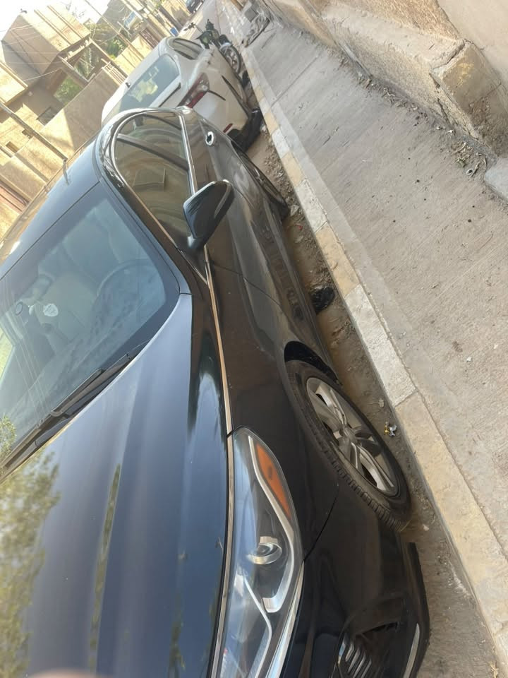 سوناتا موديل 2018 امريكي 120$وبيها مجال
فول موصفات عده الفتحه  السيارة بأسمي
رقم جديد انكليزي بغداد وسنوية جديدة الهزة بعدها ما نافذه
لون اسود مرتبة السيارة بيها كم قطعه ابيع حزام
مكاني الأنبار لتواصل الاتصال على الرقم  ***********
