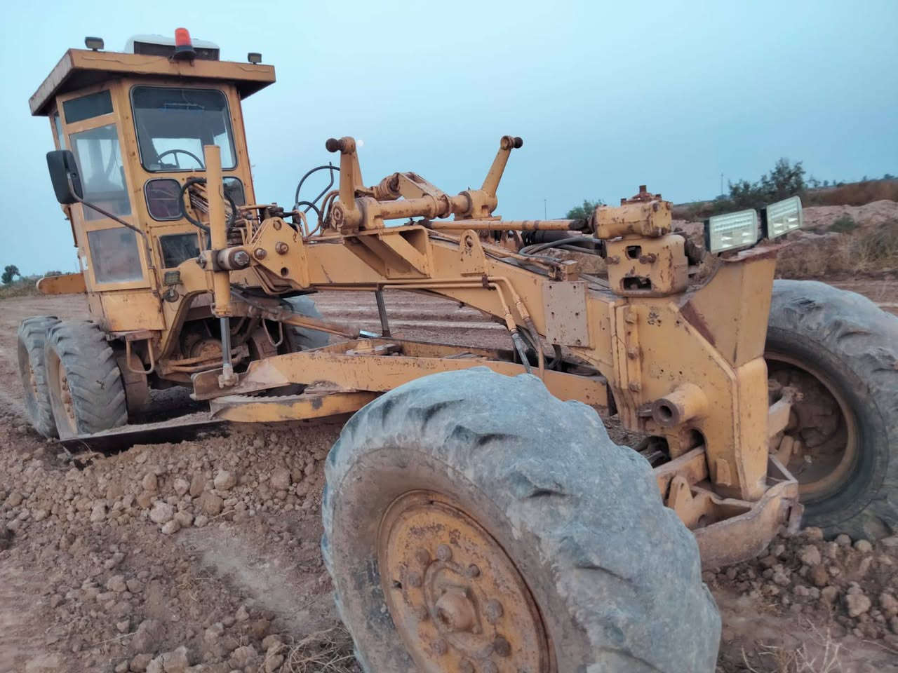 كريدر مستبوشي موديل 82 رقم بغداد محرك سوبر تبريد وصفاح نضيفات محرك نضيف كهربائيات كلها شغاله ،، المكان ذي قار ،، رقم  ‏‪***********‬‏ أتصال او واتساب
