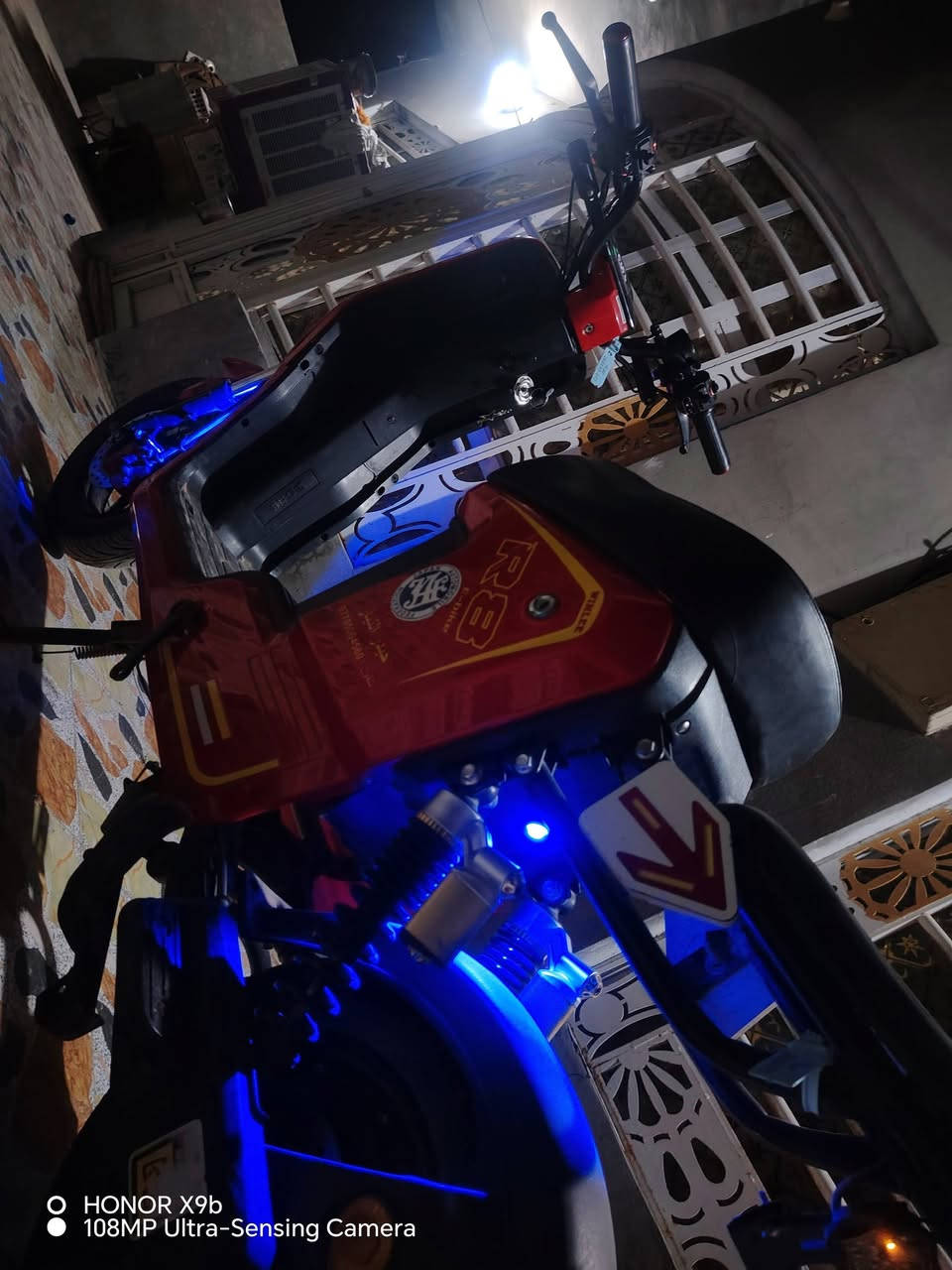 للبيع مستعجل عليه  درجه شحن ار8 جديده مكاني نجف ابصخير
#بسعرمناسب ***********

نص مكتوب في الصور:
- HONOR X9b
- 108MP Ultra-Sensing Camera
- HONOR X9b 108MP Ultra-Sensing Camera