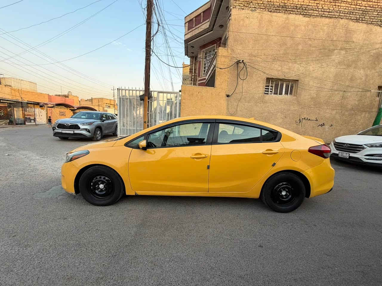 كيا فورتي للبيع موديل ٢٠١٧ وارد أمريكي محرك الفين دوش سيارة نظيفه وجاهزه محرك كير تبريد ثلج تخم تاير سيارة كل نقص مابيها حادثها جاملغ مبدل والبنيد مصلح نفسه رقم بغداد الجديد هيئه وغرامات مصفرة سعرها ٨٨ ورقه ومكان السيارة بغداد البلديات ***********
