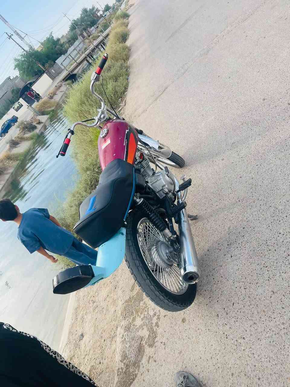 دراجه نامه امتياز اربعه كير موديل ٢٣دراجه مكينته تخبل وما مفتوحه الدراجه ب٣٧٥وبيه مجال بسيط  المكان بغداد التاجي التواصل ***********
