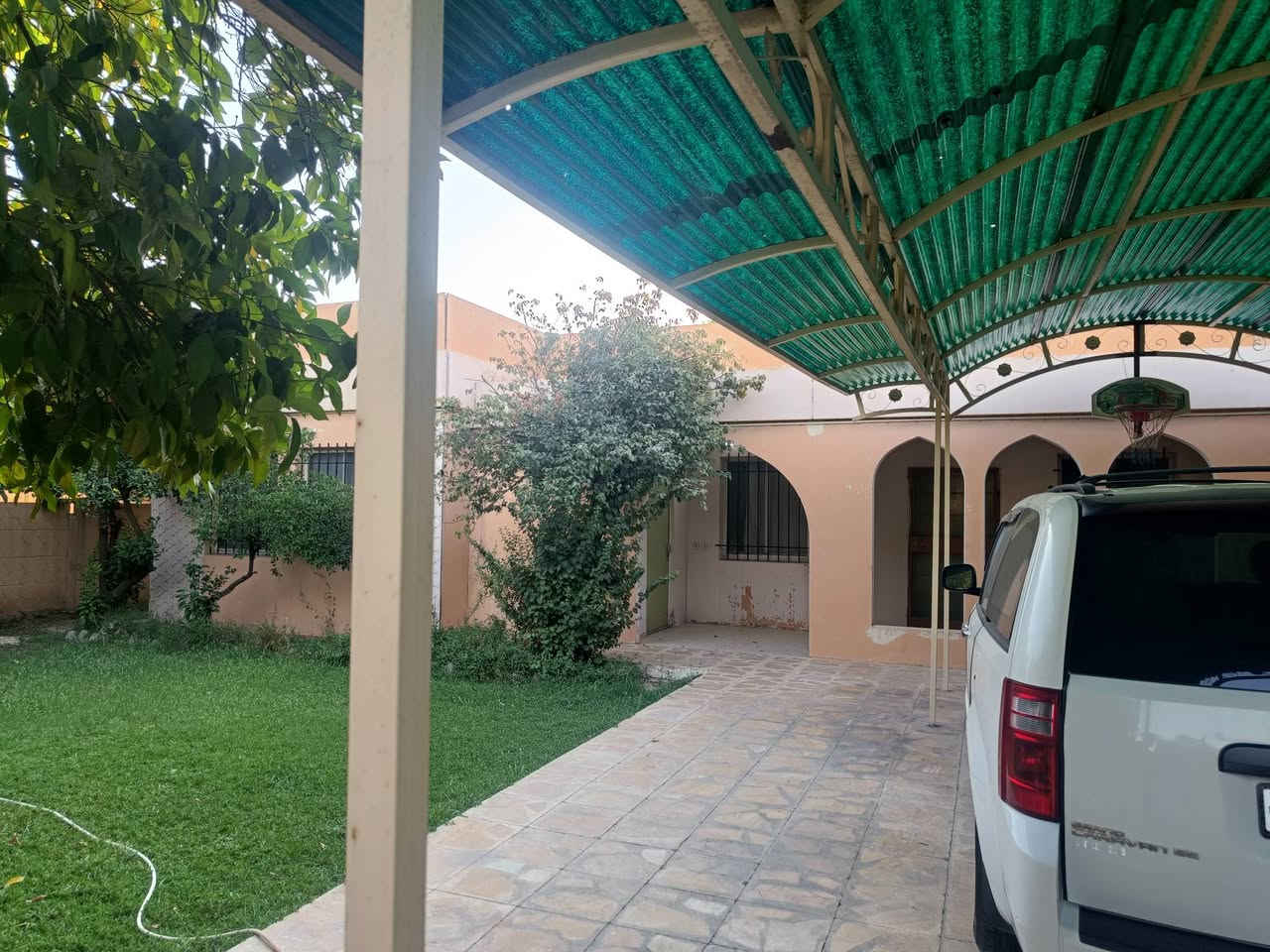 لدينا دار للبيع 

حي دوميز فئة A

الدار نضيف على وضع الشركة 

مساحة 400 متر مربع 

الدار يحتوي على فضلة 200 متر 

الدار يقع على دوره 

سند الدار حديث المكاتبة مع الشرعي

للأستفسار مكتب قباء للعقار 

***********
