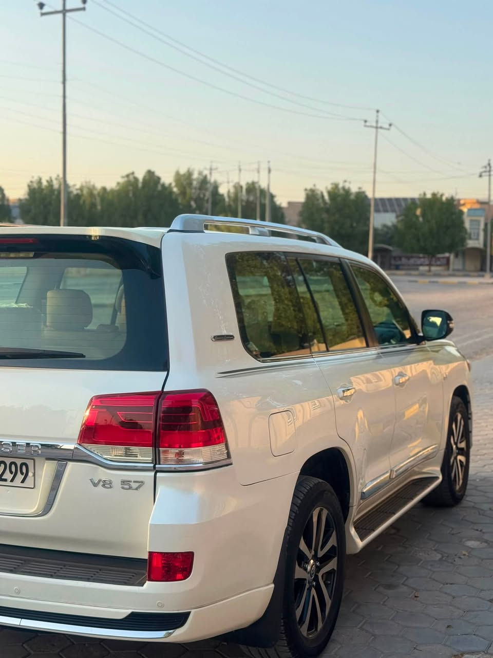 لاندكروز 2019  VXR محرك 5.7 🇯🇵🇯🇵🇯🇵
كفاله من الصبغ والتبديل والحالوب 

ماشيه 170  الف كيلو 

فول مواصفات 

🛑 فتحه سلايت

🛑٣ شاشات 

🛑كشن سايق ٣ دكم 

🛑كشن جلد 

🛑 كاميرا 

وباقي مواصفات ال vxr 

السيارة مكانها النجف ورقمها اربيل انكليزي 
تخم تايرات دنلوب ياباني جديد بيها

بدون اي نقص 

السعر  525  ورقه 💵 

☎️ ***********
