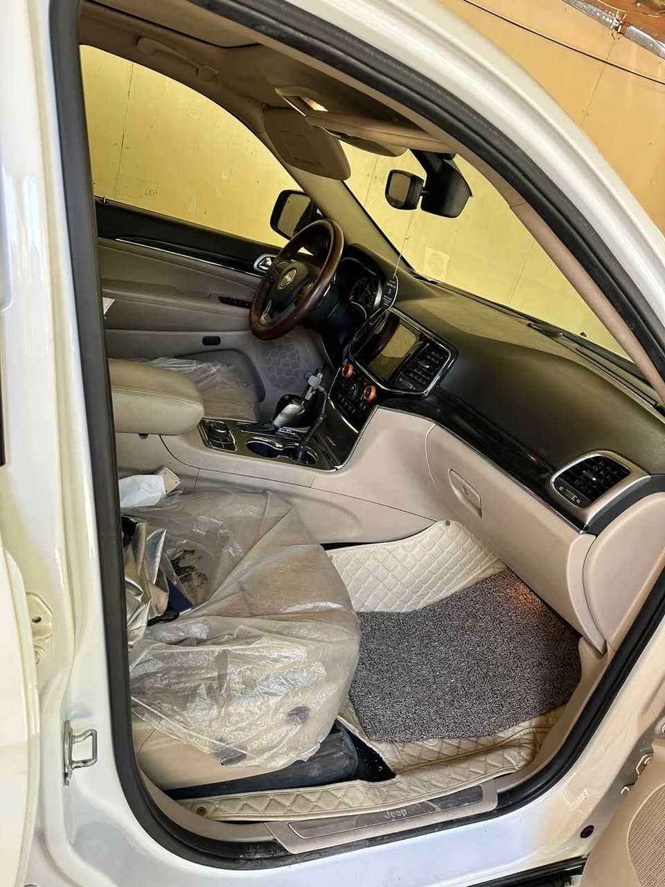 جيب 19 خليجي لمتد معروفه مواصفاته 
بيه اقل الشبر صبغ بالجاملغ اثر شخط وعندي صور قبل الصبغ 
ماشيه 68 الف عارضه ب 248 $
***********
