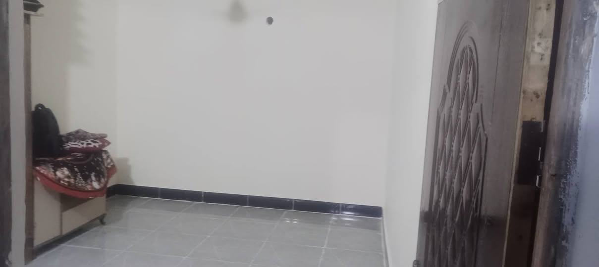 ‎بيت تجاوز بصره قبله حي الجامعة غرفتين ودوانيه وهول كله سندويج وسراميك مطابخ 2 حاربار$18$$***********‎ البصرة, العراق
