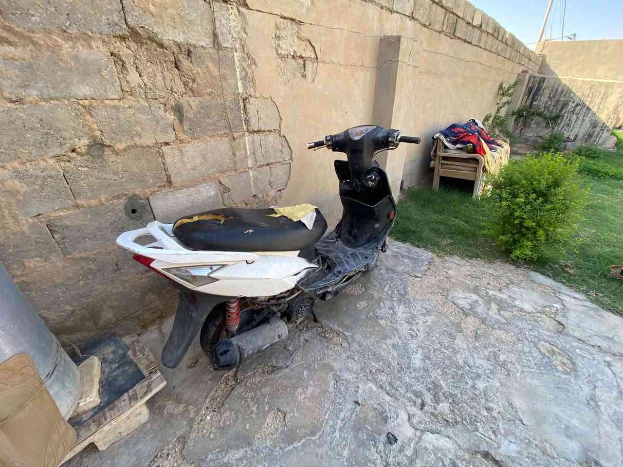 السلام عليكم 
دراجه كايمكو رايسنك صاير بيه حادث والماشه مطعوجه 
دراجه شغاله بس يحتاجله تعديل ماشه وكلجات فقط كفرات كامله كهربائيات كامله كلشي كامل فقط تعديل ماشه وكلجات كلشي شغال بيه 
حط سعر وتعال اخذه او مراوس بجهاز او مراوس بدراجه 
متواجد خاص
ه‍***********
مكاني حصيبه الشرقيه مخازن تبريد بتيته
