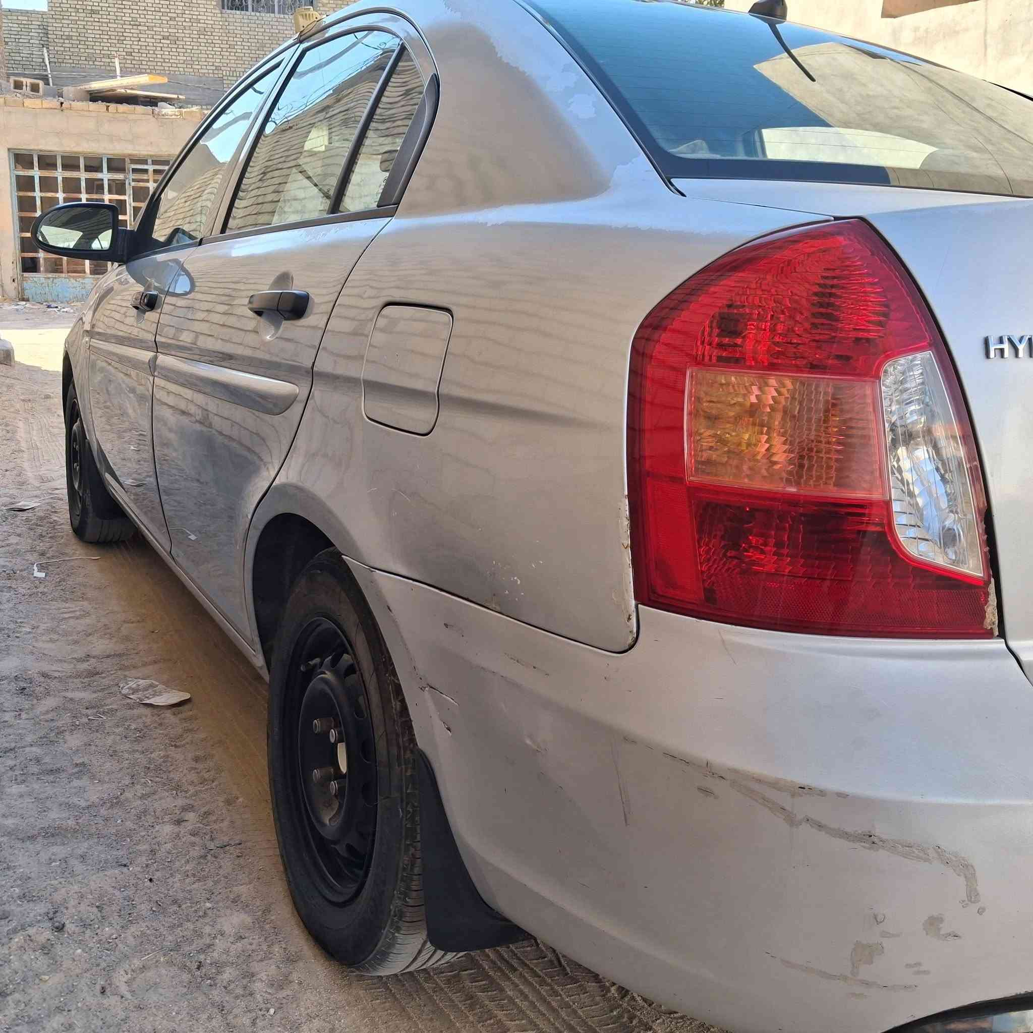 سلام عليكم 
          للبيع 
هونداي اكسنت.  كير عادي   كير عادي 
موديل ٢٠٠٩ 
٣ قطع بارد والباقي كفاله 
كير عادي.  كير عادي 
كير مكينه  تمام 
حداديه نص عمر 
كهربائيات كلها شغاله 
تبريد ثلج 
بيها جراد 
السياره حلوه وجاهزه 
ارقام اربيل ألماني تريد وكاله او تحويل 
السعر ب ٧٧ وبي مجال قليل 
مكان السياره النجف قرب مسجد الكوفه 
***********
