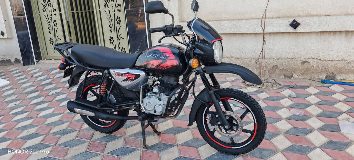 بوكسر موديل 2023 اوراق بسمي كفاله السعر ١٦٠٠ مكان المجر ***********

نص مكتوب في الصور:
- HONOR 200 Pro
