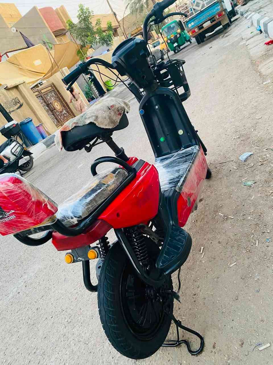دراجه شحن باب اول خير من الله 
كلها كامله هورن كلوب نمر كلها شغاله 
جديده كلش 
السعر /190 الف وبيها مجال 
***********
بغداد الكمالية
