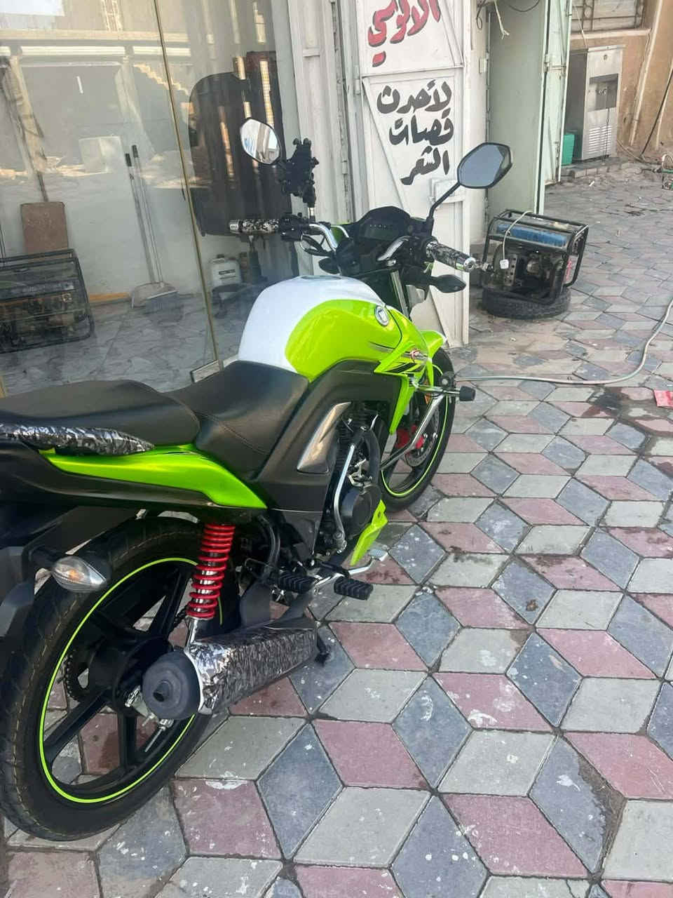سلام عليكم هاوجي للبيع سعر 17ونص وبي مجال بسيط لعنوان حقلانيه مرقم سنوي تحويل ثاني موديل 23    ***********
