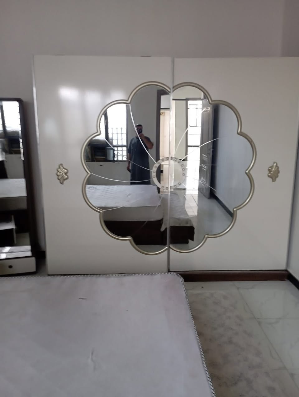 غرفه نوم تركيه نظيفه ب325 
***********
