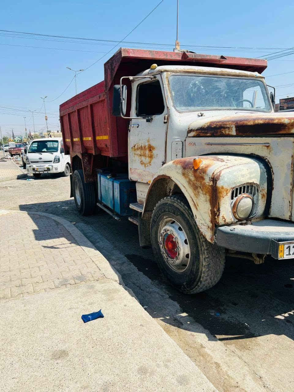 السلام عليكم سكانيا قلاب ١١١ موديل 81 للبيع مكينة عادي قماره بلادي رقم نينوى بأسمي تحويل ثاني يوم رقم صاحب سياره ***********
