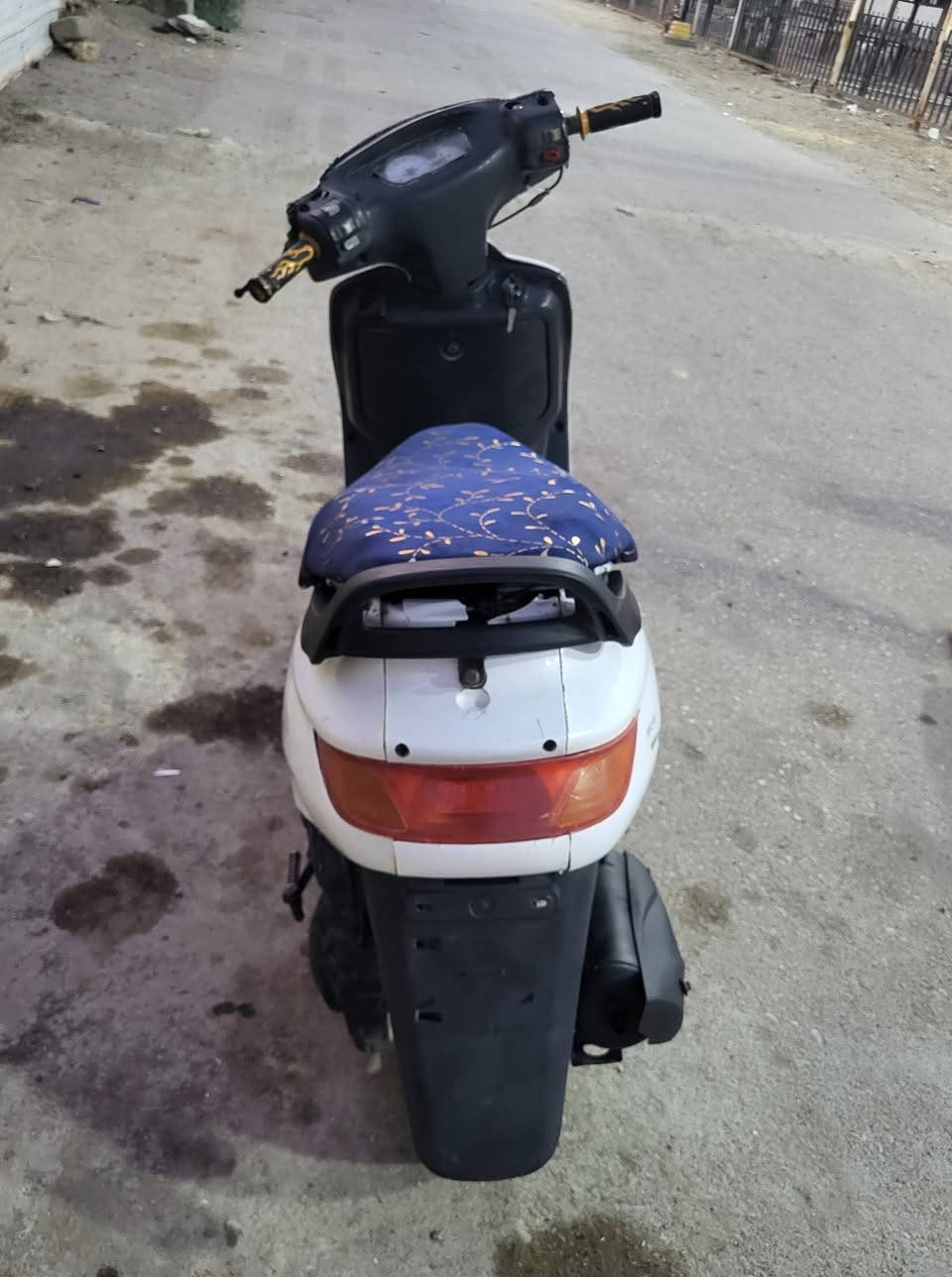 سلام عليكم..
دراجه فراشه للبيع نضيفه وكلشي شغال بيهه 
تشغل سلف و هندر جاهزه
 مفتوحه سعرهه 275 وبيهاا مجال
 الرقم // ***********
