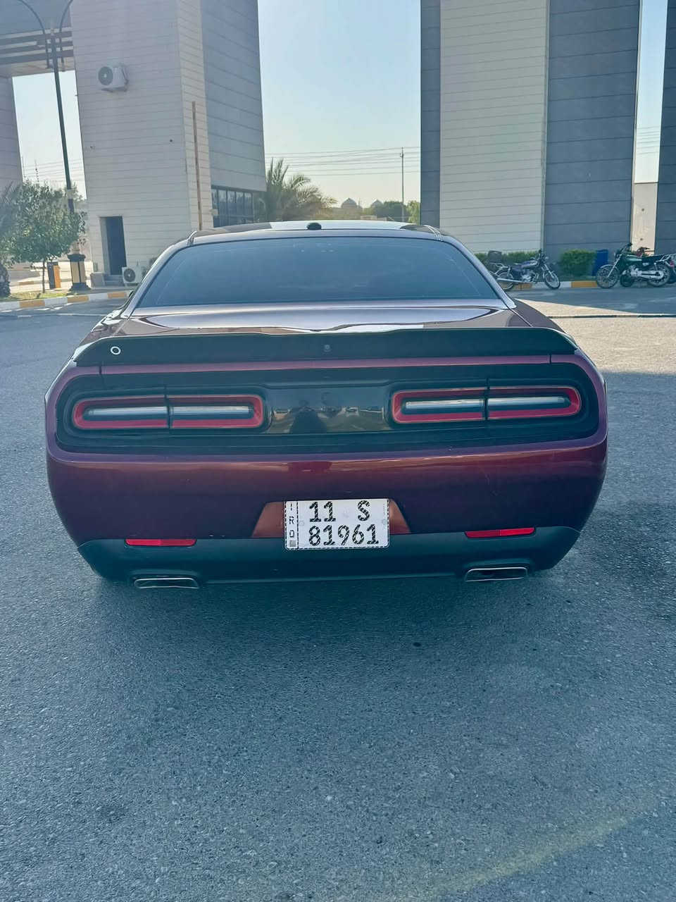 للبيع او المراوس
للأستفسار / *********** 
#السعر145 
جالنحر 2022 
ضررها جاملغ وبنيد وبيها ٣ قطع رش ابيعلك احزام 
داخل جلد احمر 
محرك ٣٦٠٠
تبريد ثلج 
صدر جديد
تخم تاير 
شاشه كبيرة 
كشن هيتر 
دركة هيتر
ويل نجمه 
رقم بغداد 
ماشيه 68 ميل 
مكان السياره ديالى بعقوبة
