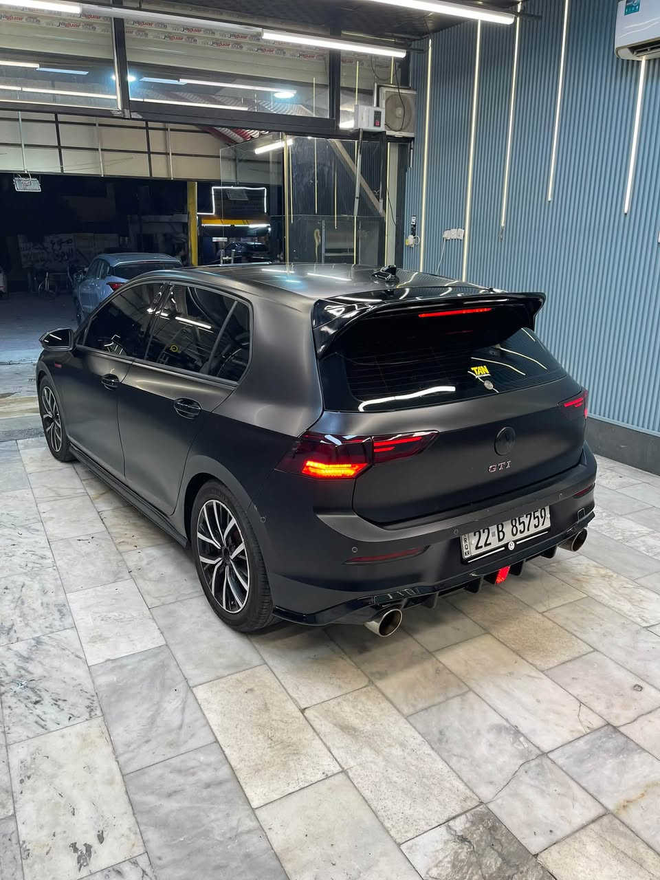 سعر(( 165)) ورقه وبيه مجال بسيط
*********** 
عندي فولكس واكن كولف 2022 GTI وارد أمريكي رقم اربيل جديد وسنويه تظليل 80 ‎%‎
فول مواصفات بس كشنات مو جلد
ماشية 40 
محرك ٢٠٠٠ تيربو ستيج وان مزوده وكامله
سياره رياضيه فصلة صوت مميز
لون اسود سياره مسويه اسود مات ومغلفه كله BDF يم مركز TAN
السيارة بيها إضافات وتزويد ومصروف عليها 
اضاءة ليد داخلية مع إمكانية تغير اللوان الدشبول بالكامل
سياره بنراما 
لايت لد وعالي وناصي زنون 
كشنات كهرباء وعادي 
معظم الداخل لمس 
رادارات جانبية وأمامية خلفية 
توقف ذاتي 
‏شاحن لاسلكي
شاشة ديجتال
وهواي بعد مواصفات تكدرون تبحثون عنها 
الحادث حيل خفيف جاملغ بارد ولبنيد نفسه مصبوغ بدون اي دواخل شواصي لغود سليمة كل شي بالداخل سليم بيه ايرباك ستيرن وراجع بلادي
والسيارة على وضع الشركة وصور الحادث موجودة 
 سياره جاهزه ما بيه برغي نقص راح اعرضها بسعر جدا مناسب يمكن الأنسب بالعراق 
165 ورقه وبيها مجال بسيط
مكاني بغداد الكرخ والسيارة باسمي

