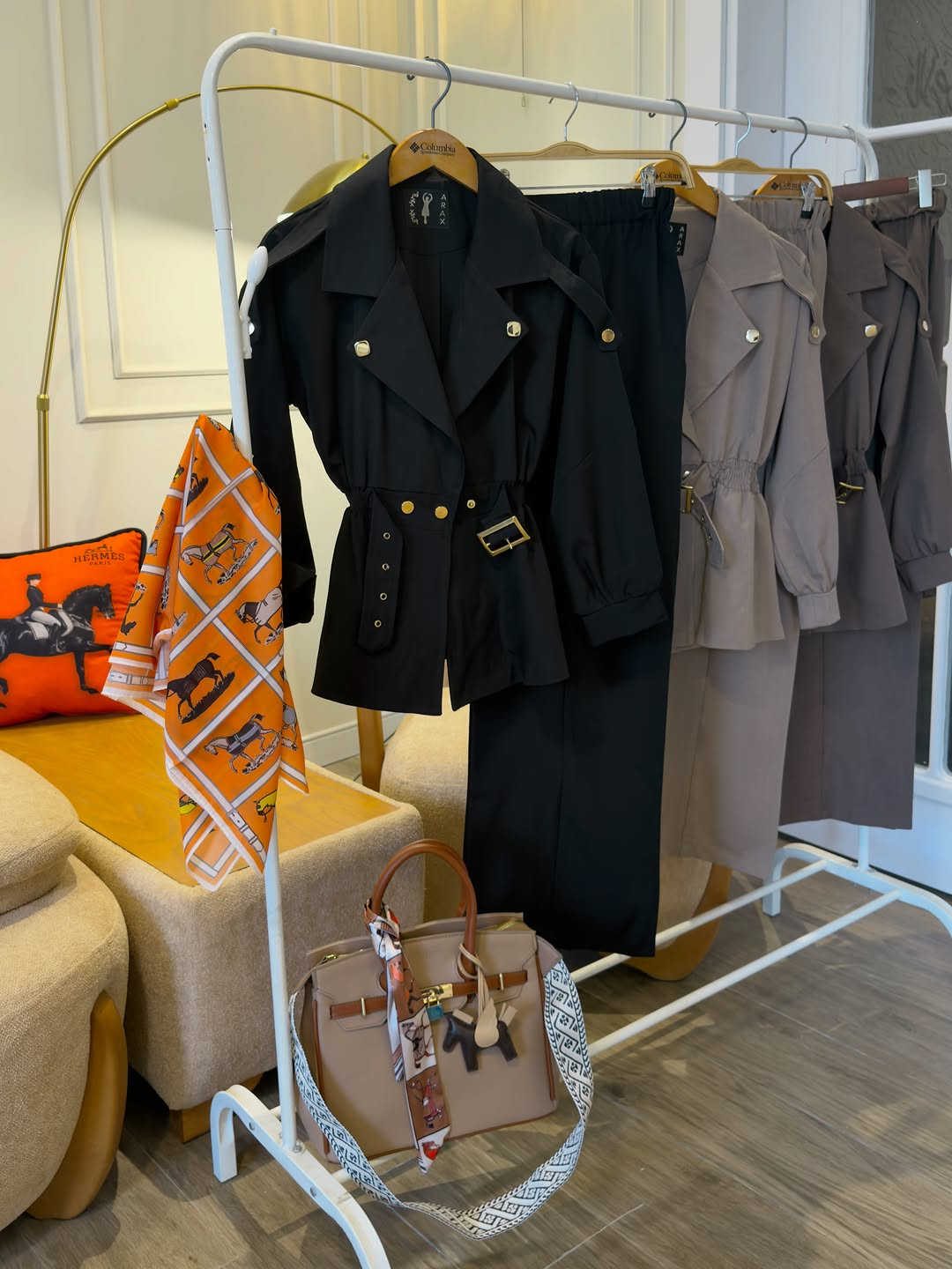 new collection set ✨🍁🍂🐎🏇🍁

شوفولي جمال السوت الي واصل 😍😍😍

متوفر سوت انيق جدااا 
بأمكانك تلبسيه بطريقة الرسمي مع كعب 
وايضاً كاجول مع شوز سبورت 🦋🦚☕️🤎

خامة فخمة جداا

مطعم بأكسسوار ذهبي طلاء ثابت 

ملاحظة الحقيبة مع السكارڤ متوفر ايضا 

العدد محدود 

يوجد توصيل 🚚 سريع إلى كافة أنحاء العراق 🇮🇶 

#set #outfits #explorepage #style #outfit
