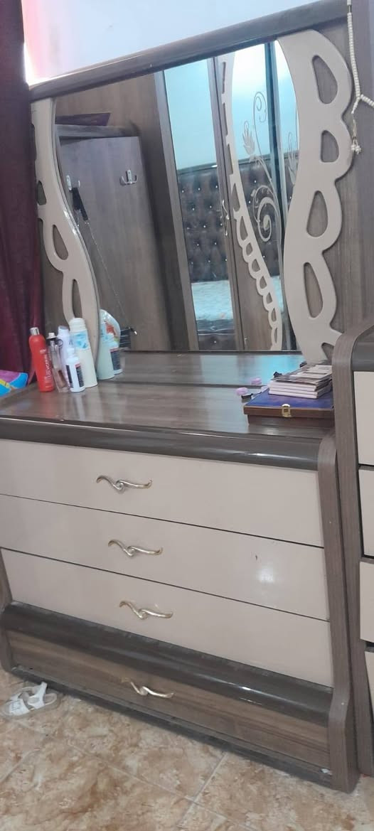 غرفة للبيع ب400  ***********

