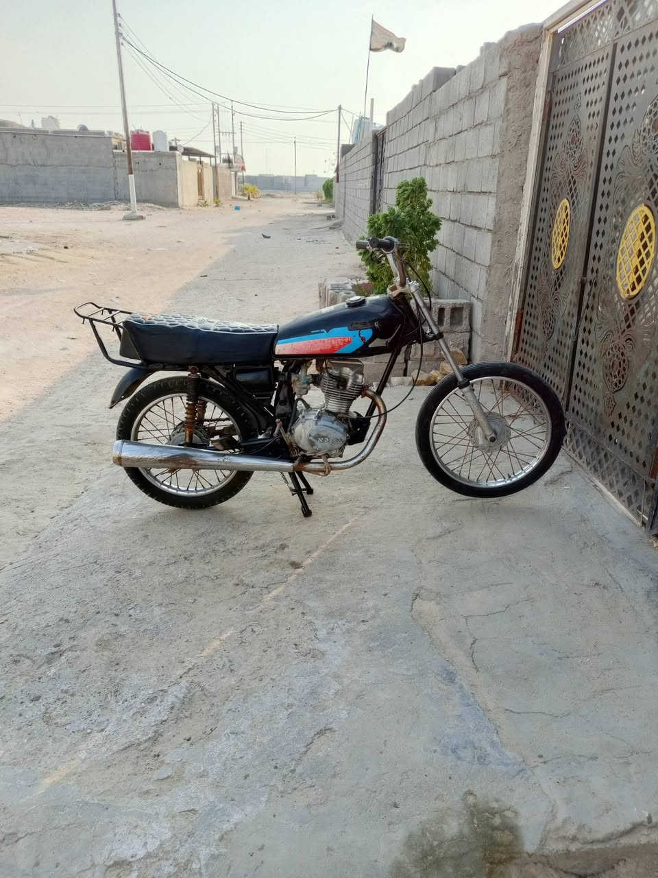 دراجه نامه للبيع نضافه مثل ما بصوره جاهزه ما بيها نقص سعر 200 مكاني خور زبير *********** شكرا على الموافقه🩷

