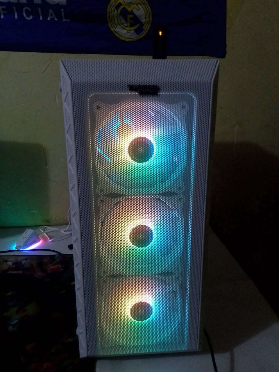 رايزن 5 5500 • كرت شاشة RX 6600 • رام 16GB 3200MHz