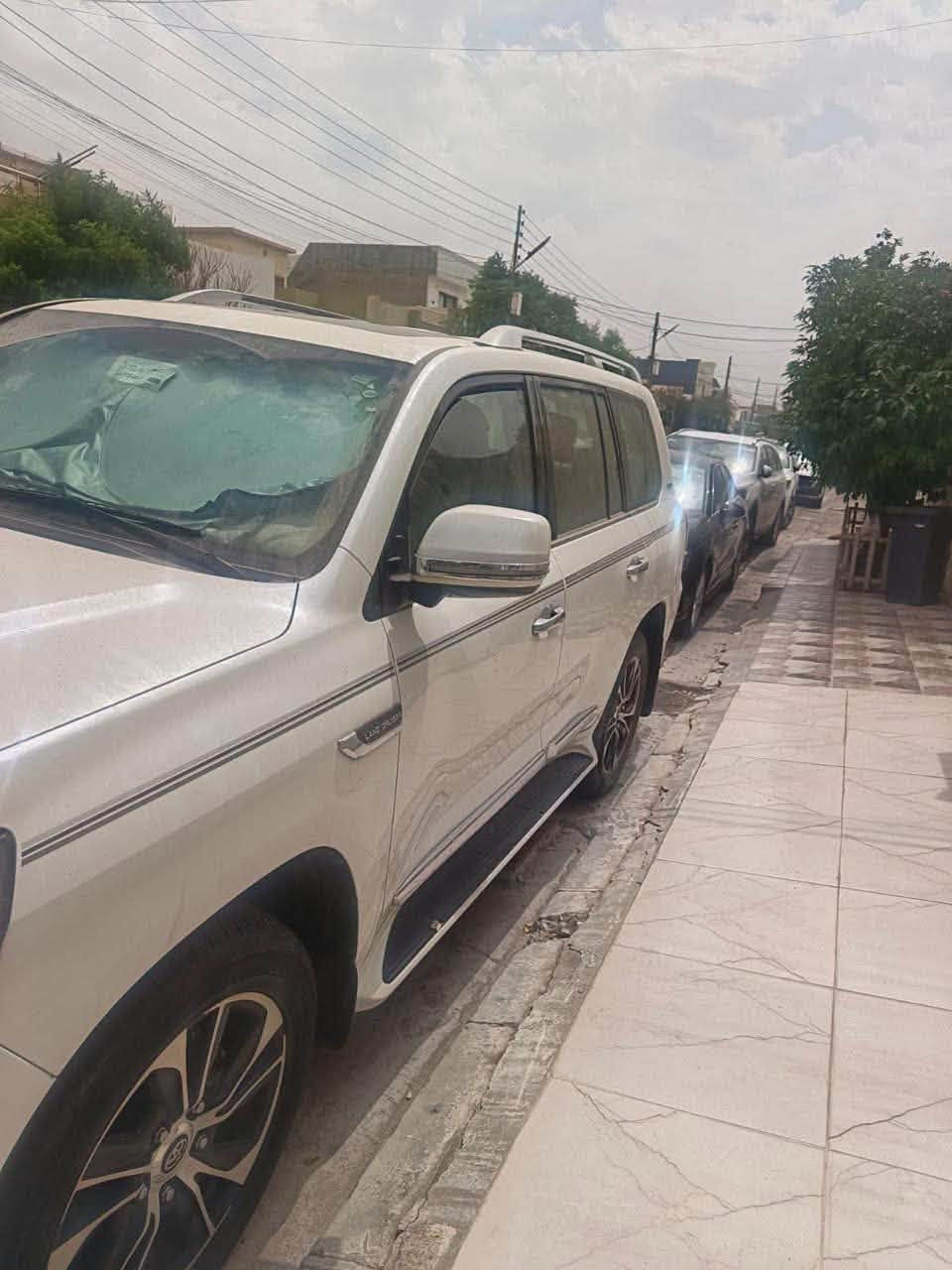 👑 هيبة الوكالة بيع ميتعوض! 👑
ليش تدفع على صيانة المستعمل، إذا تقدر تملك سيارة بحالة الشركة تماماً وتوفر فلوسك؟ لكل شخص يدور "المكفول والنظيف" بالسوق الحالي، هذه مو مجرد سيارة.. هذه راحة بال واستثمار صح.
🚘 تويوتا لاندكروز GXR 2021
 الممشى: 54,000 كم بس (حقيقي وقليل جداً)
 البودي: صبغ وكالة 100% (بدون حوادث، بدون تعديل، نظافة تامة)
 الرقم: دهوك | المكان: أربيل
💡 ليش هذه السيارة بالذات؟
قوة وهيبة على الطريق، جاهزة للخطوط مباشرة ولا تحتاج فلس واحد صيانة. فخامة عائلية وقسوة بالتحمل تسوى كل دينار تدفعه.
🤝 شرط الفحص: أفحص وين ما يعجبك (كمبيوتر، سونار، أو بالشركة).. الشفافية وراحة بالك أهم من البيعة.
📲 للتواصل والمعاينة (للشراي الجاد التواصل): ***********

نص مكتوب في الصور:
- K SELL