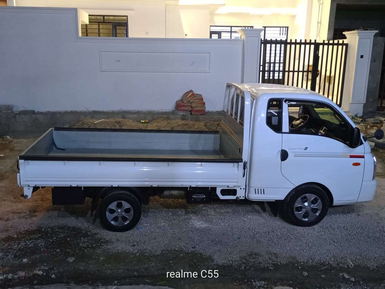 السلام عليكم بورتر للبيع موديل 22 السياره فول مواصفات  رقم الهاتف *********** السعر 165 وبيهه مجال
