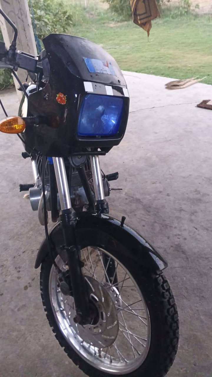 بسم الله الرحمن الرحيم  سلام عليكم جاوه  محسن موديل 2003 للبيع والمراوس السعه مال محرك 350cc يعني طيران معدل180 محرك بستمين  دراجه حلوه ونضيفه تايرات جديد دبلات كلها شغاله سعر 950بيها مجال.
***********
بسم الله الرحمن الرحيم  سلام عليكم جاوه  محسن موديل 2003 للبيع والمراوس السعه مال محرك 350cc يعني طيران معدل180 محرك بستمين  دراجه حلوه ونضيفه تايرات جديد دبلات كلها شغاله سعر 950بيها مجال.
