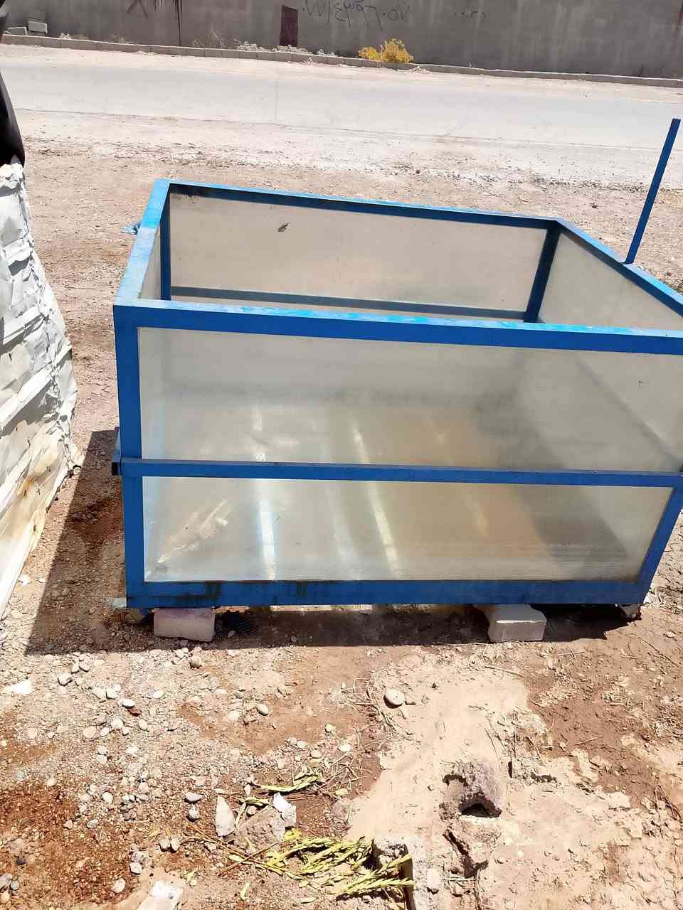 حوض للبيع طول متر 180عرض 150ارتفاع 100السعر 350بي مجال بسيط رقم الهاتف ***********
