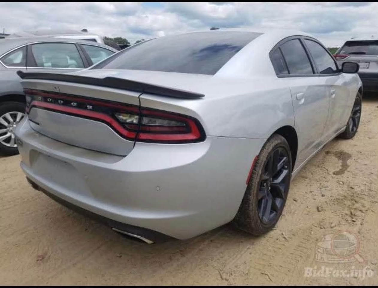 السلام عليكم 
جارجر 2019sxt
بلاك توب 
سيارة كلين بدون حادث

ماشية km 90
صور الحادث موجودة بلصور 
للتواصل واتساب 

‭***********‬

