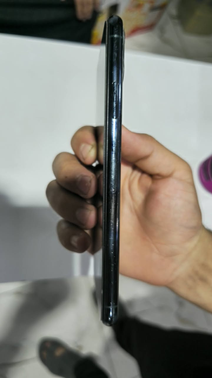 ايفون 11برو ماكس بطاريه 79
ذاكره 256 بلادي ما مفتوح 
سعره 450وبي مجال 
للستفسار 
***********
متواجد وتساب
