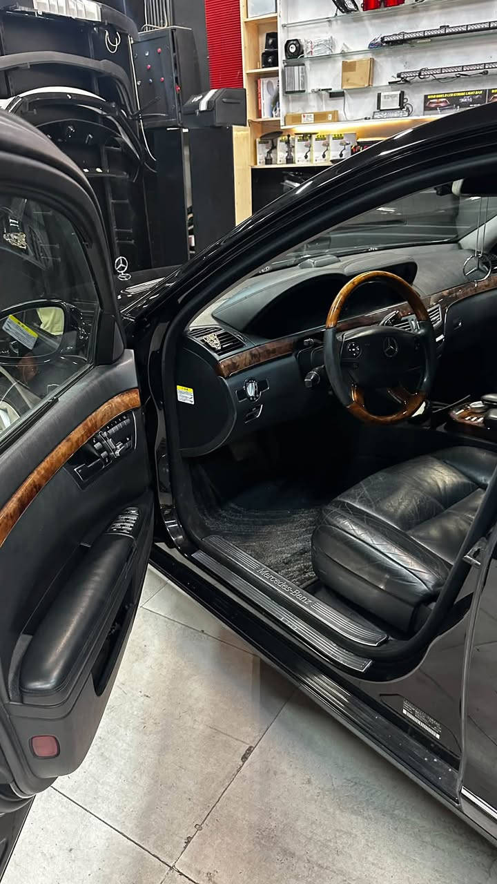 مارسيدس S500 موديل 2007 فول 

رقم بابل  
سيارة اصل من دون اي تحديث 
مواصفات
 بانوراما  جكات بردات 5 كهرباء
 تحكمات من 3 جهات 

مواصفات باب طويل
 لون اسود شذري

كاميرا خلفية
حساسات امامي خلفي 
كشنات تدفئة جلد وتدليك
داخل 3 الوان متغير 
4 كشنات كهرباء 
تجاوي 5 كهرباء
بردات 5 كهرباء تحكمات من 3 جهات 
بانوراما 
جكات
بريك ذاتي 
لايد زنون عالي ناصي داينمك ويه الستيرن 
سيدي جنجر
ديفيدي 
بيبان وجنطه شفط 
جكمجه تبريد
زراك لايتات
حزام الامان ياخذ قياس ووزن الجسم 
تلفون 
سماعات هارمن
ستيرن كهرباء 
ثلاث انظمة قيادة E / S / M
صدر امامي خلفي جديد جكات جدد 
تخم تاير ويل كب جديد 18 amg
 ماشيه 330 الف كيلو 
مكان السيارة /بابل / نجف   
 
رقم صاحب سيارة

 ***********
***********
