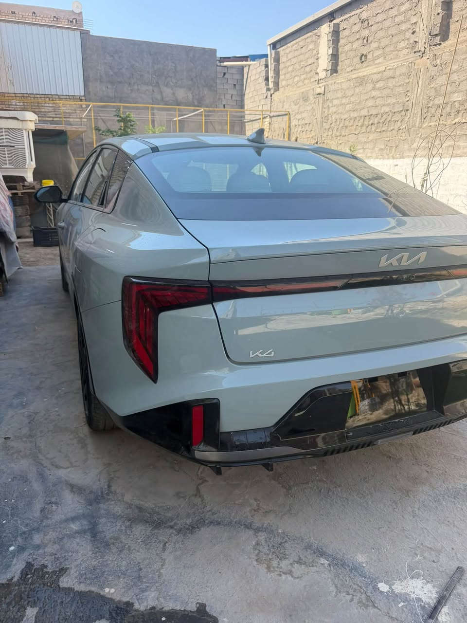 السلام عليكم
K4 2025 GT Line وارد امريكي 
الضرر تبديل بنيد 
بدون رقم 
فول مواصفات 
بصمه 
تشغيل عن بعد 
بونوراما 
كشنات كهرباء 
كشنات +جلد + تتفئه + تبريد 
شاشه دجتل 
رادارات امامي +خلفي + جانبي 
اشاير بل مري 
شحن لاسلكي 
لايت LED 
كشن خزن ميموري 
ماشيه 17 الف 
بعد مواصفات معروفة 
العنوان بغداد 
رقم الهاتف ***********
