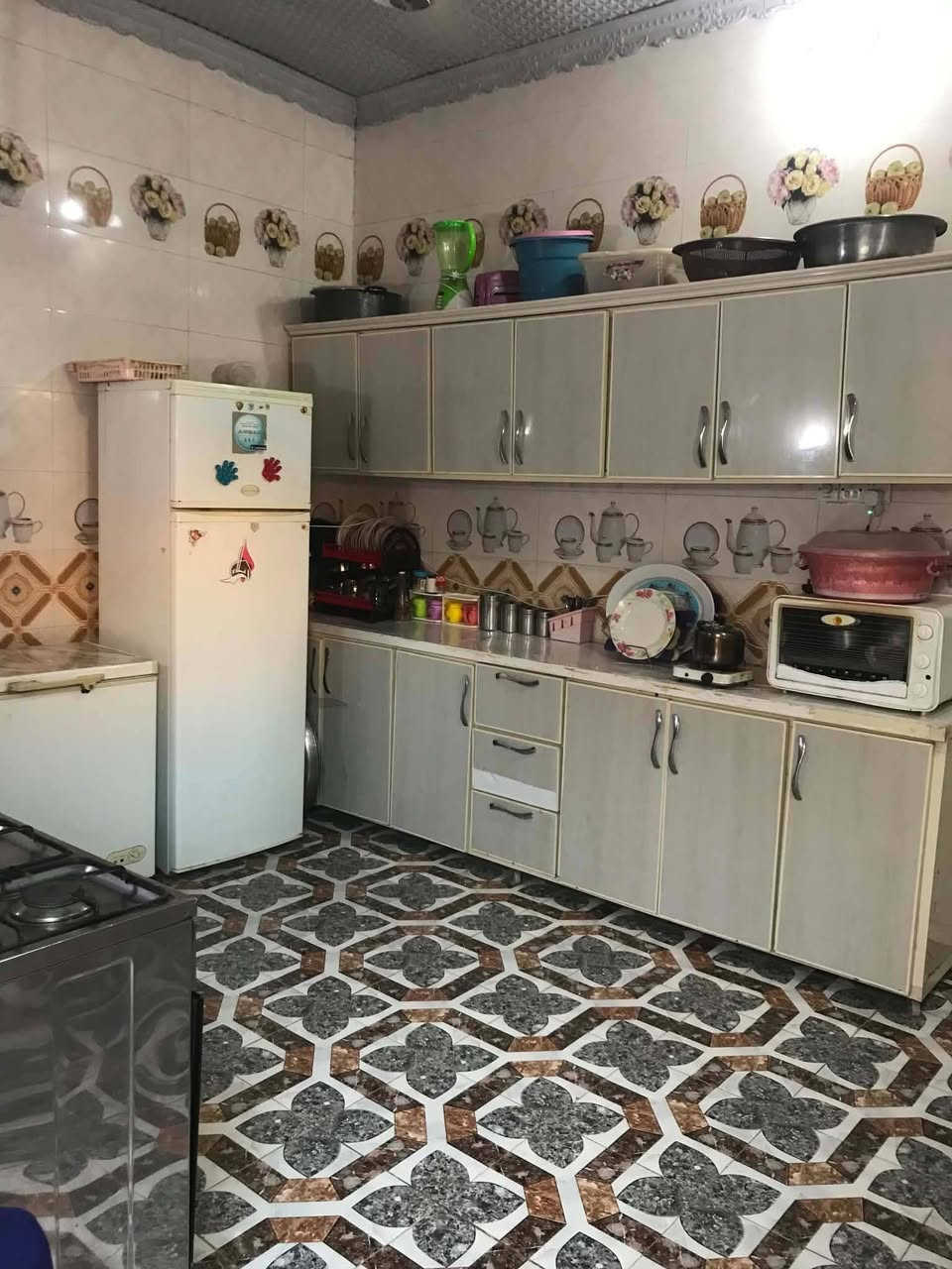 الدار للبيع خلف حسينية السجاد  المعاره المساحه 200البيت جاهز مابي اي نقص البناء طابوك وبلوك السقف عكاده يحتوي على غرفه واحده السعر 60بي مجال. الاستفسار على الرقم ***********
