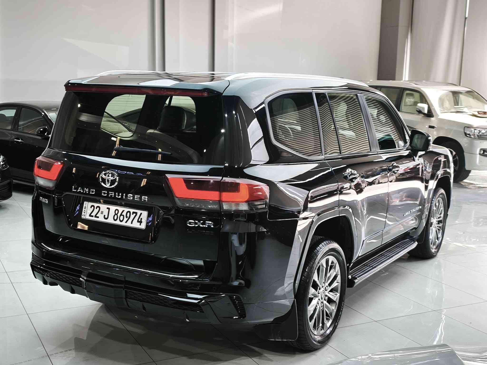 تويوتا لاندكروزر GXR 2023
GXR محدثه Limited
ماشيه 67.000 كم 
محرك 6 سلندر تنفس طبيعي 
شركة مهند 
مكفوله من الصبغ 
بيه شبر تعديل PDR باب السكن 
السعر 59.800$ وبي مجال بسيط 
العنوان اربيل 
***********
***********
