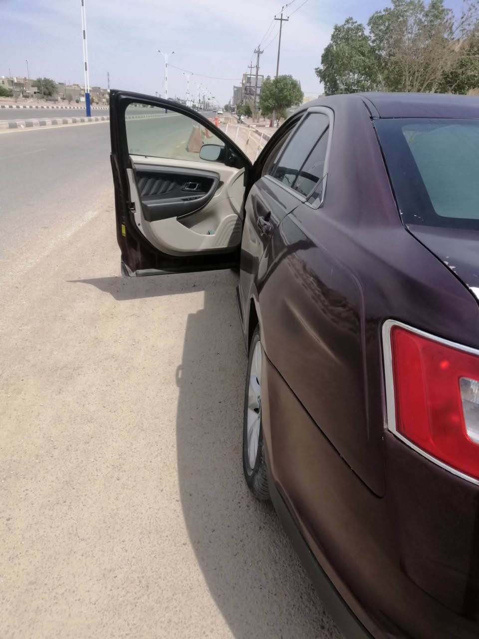 فورد تورس ٢٠١١ رقم بغداد أنكليزي 
سياره مصبوغه عام بسبب جراد 
حادثه فقط الوارد جاملغ خلفي 
السعر ٦٥ 
***********
