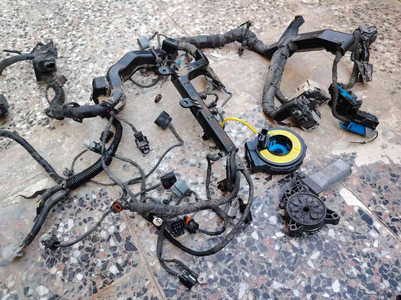السلام عليكم عندي ضفيرة مهافي موديل 12 خليجي نظيفة جدا نقص بهة 3 فيش وطوافة أصلية وقفل الباب الساق وشريط اسيرن أصلي وسعر مناسب بغداد رقم هاتف ***********
