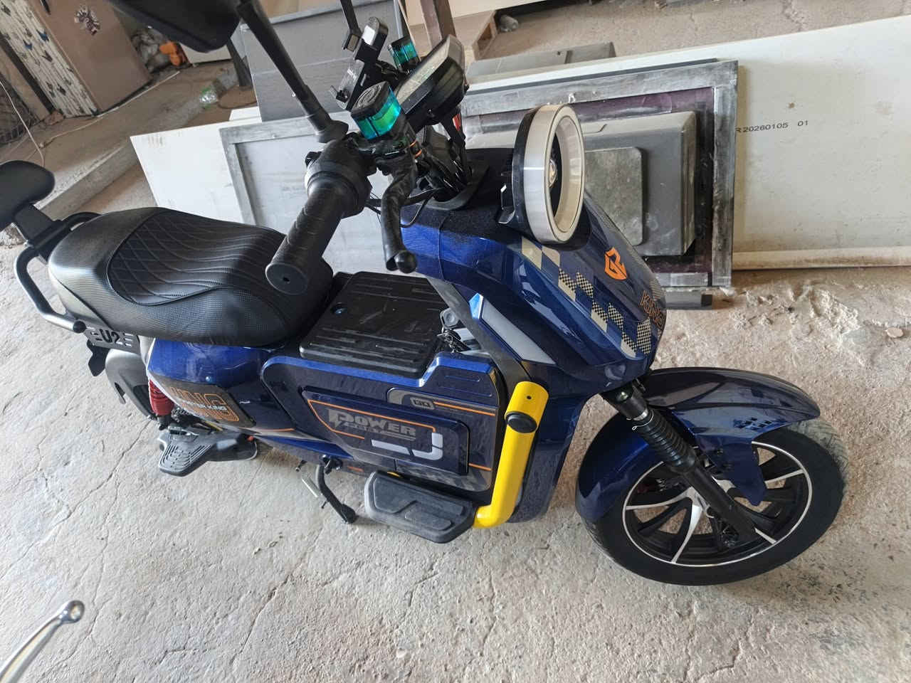 السلام عليكم 
دراجه شحن 
٥بطاريه ٣٢ امبير 
الدراجه جديده 
ماشيه ١١٤ 
المكان بغداد حي الجامعه 
السعر ٧٠٠ وبيها مجال 
***********
