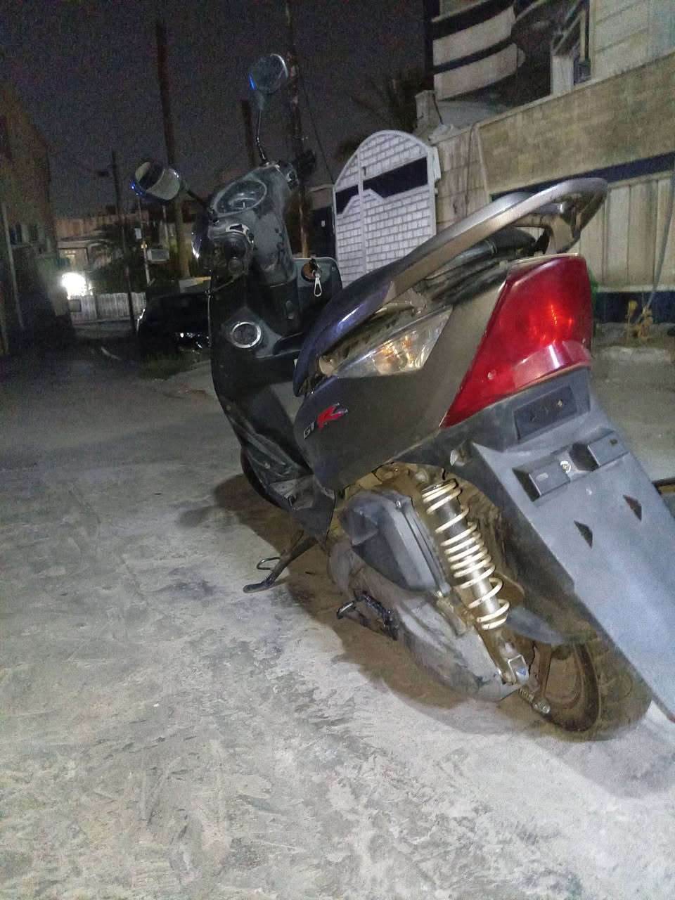 ماكس ثعلب. شغالة سلف هندر. كفرات نظيفة. محرك ما مفتوح. تايرات زوج كامل جديد 
المكان الكاظمية
للاستفسار
الاتصال على
***********
