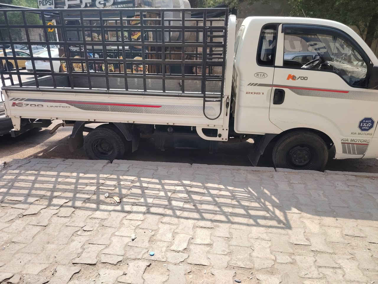 لبيع كيا حمل ٢٠١٦ باسمي محرك ٢٧٠٠ رقم بغداد باسمي ١١٠ ورقه وبيه مجال ***********
