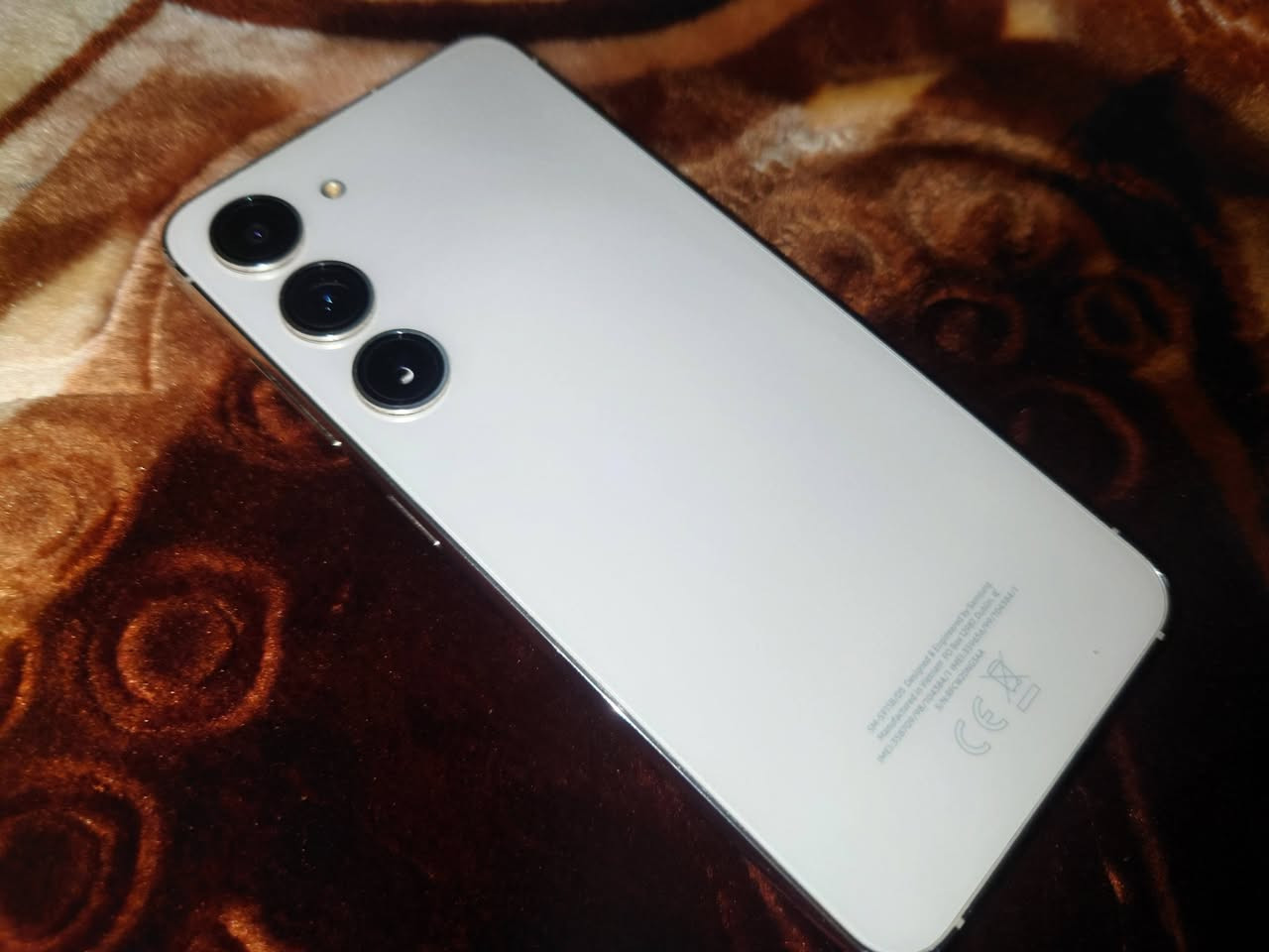 السلام عليكم 
Samsung s23 5G العادي 
شرق أوسط دبل سيم كارت
ذاكره 256
معالج snp 8 gen 2
شاشة super amoled 
120hz
نضافة 90% 
جهاز وتر بروف مكفول 
السعر 420 و بي مجال
مكاني صلاح دين تكريت
***********
ملاحضة ما عندي توصيل

نص مكتوب في الصور:
- ٢:٠١
- حول الهاتف
- Galaxy S23
- إعادة تسمية
- اسم المنتج
- اسم الطراز
- SM-S911B/DS
- الرقم التسلسلي
- RFCW20NG3AA
- SIM المتاحة
- IMEI ١
- 358709981043841
- SIM 2
- رقم الهاتف
- غير معروف
- الشبكة
- zain IQ
- IMEI ٢
- 359656991043841
- معلومات الحالة
