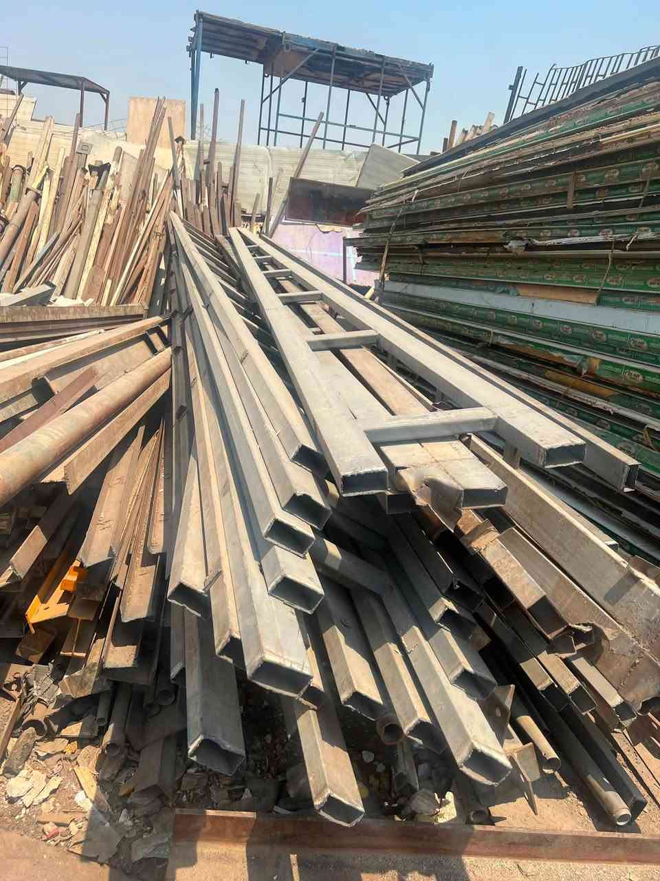 سلام عليكم كروزات للبيع الطول 8 متر ثقيل العدد 20 قطعه المكان بغداد للاستفسار ***********
