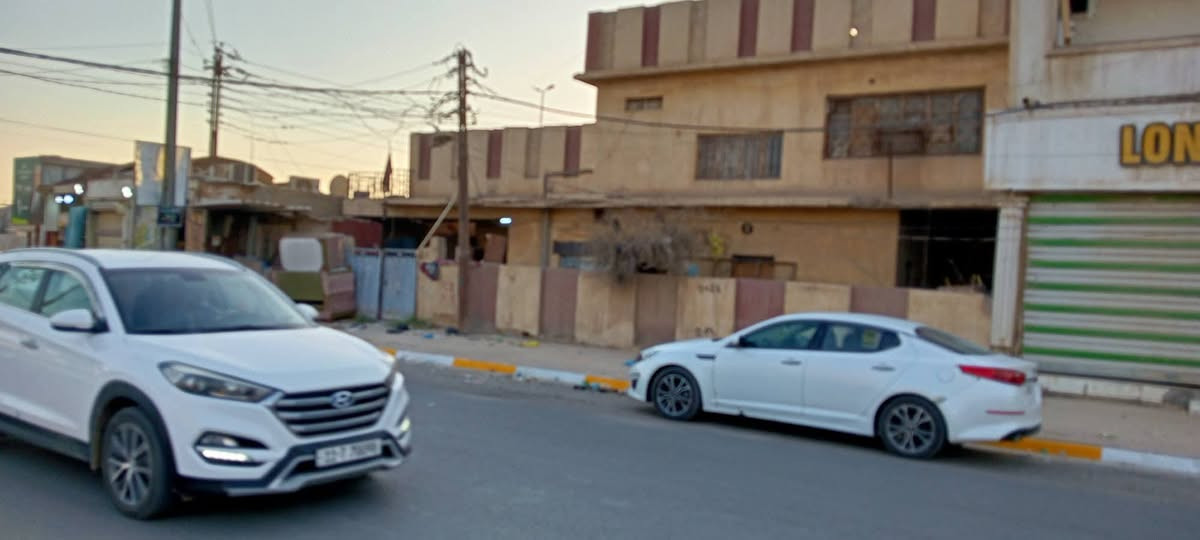 الدار لبيع
موقع تجاري حي الفرات مقابيل كليه الطب 
مساحه 275 
يحتوي منزل ومحلات 3 
سعر 850
