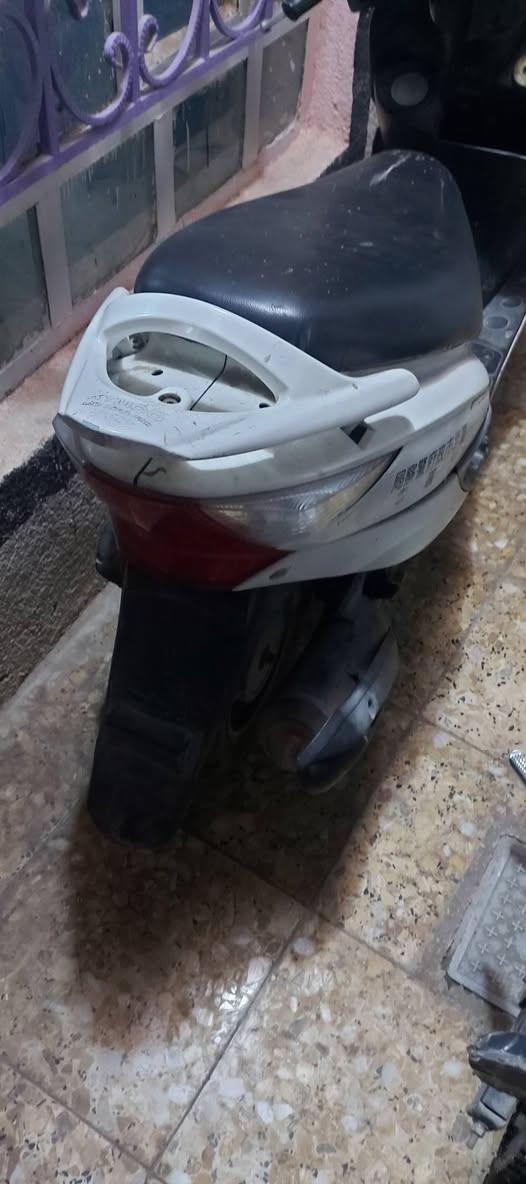 السلام عليكم دراجة كانكو للبيع عطلانه بسعر مناسب رقم الهاتف واتساب فقط ***********
