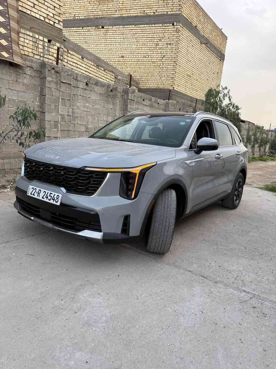 *للبيع كيا سورنتو Kia Sorento 2024* 🧿
*فيس لفت جديد - فئة عالية - 7 راكب*

*التفاصيل:*
- *الموديل*: 2024
- *اللون*:سمنتي  - داخلي اسود جلد
- *الوارد*: امريكي
- *الحادث*: جاملغ وباب
- *الدفع*: 4x4
- *المكان*: بغداد
- *الرقم*: اربيل

*المواصفات:*
- شاشتين 12.3" متصلة بانوراما
- جلد + كراسي كهرباء + بانوراما
- ويل 20 انج اسود + لايتات LED جديدة
- كروز ذكي + رادارات + كاميرا
- شحن وايرلس + بصمة + تشغيل عن بعد

*السعر*: اتصال
‭***********‬
*للاستفسار*
