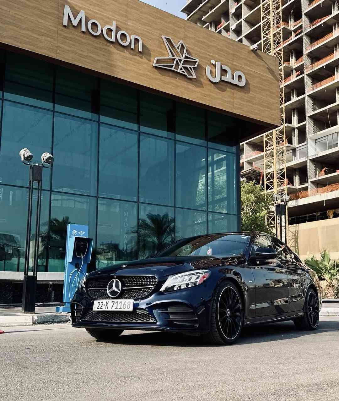 للبيع Mercedes-Benz C300 موديل 2021 Night Edition،  الي يدور جديد  بوضع الوكالة  سيارة ماشية 22الف وقابلة للزيادة مكفولة من الصبغ والتبديل. والأيرباك   سليم كلة السيارة على وضع الشركة وبدون اي نقص لون نيلي  جدا مميز بهذا الموديل 
المواصفات:
* 🔹 كت AMG
* 🔹 إصدار Night Edition
* 🔹 فتحة سقف
* 🔹 4 كاميرات رؤية محيطية
* 🔹 لايت LED بـ 8 عدسات
* 🔹 ويل AMG قياس 19
* 🔹 كشنات جلد + ألكنتارا
* 🔹 كشنات كهرباء
* 🔹 تدفئة كشنات
* 🔹 3 وضعيات ميموري
* 🔹 مرايا جانبية كهرباء
* 🔹 بصمة / Keyless
* 🔹 Auto Start/Stop
* 🔹 Auto Park
* 🔹 حساسات بارك
* 🔹 فول تحكم ستيرن
* 🔹 ستيرن AMG رياضي
* 🔹 عدادات ديجيتال
* 🔹 ماوس للتحكم بالنظام
السيارة شكلها شبابي ورياضي وفخمة بنفس الوقت، والـNight Edition  معروفة مواصفاتة 
💰 السعر: 29,500$
📍 العنوان: بغداد – القادسية
📞 للاستفسار والتواصل:***********
