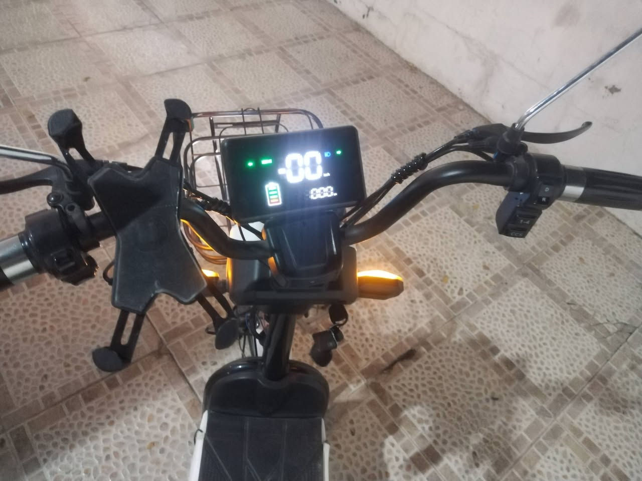 بايسكل شحن للبيع حجم 14 اي عيب مابيه فقط البك ما يشتغل فول نظافه كلش مستعمل قليل سعر فقط 160 بيه مجال للطيبين مكاني كركوك ***********
