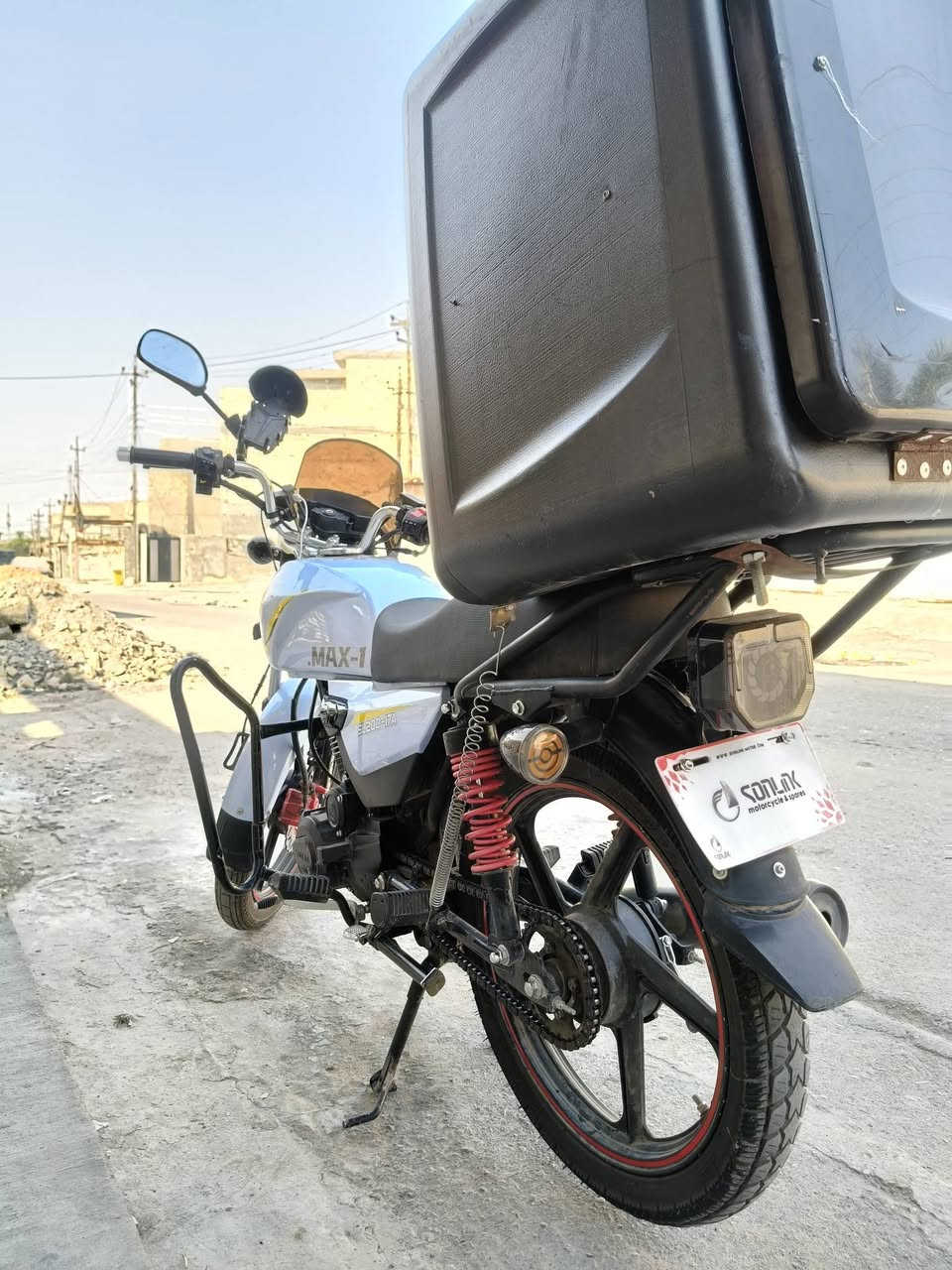 للبيع سونك ماكس وان مكينه ٢٠٠ 
دراجه جديدة مكفولة كفالة عامة ماشية ٨٠٠٠ بس 

مكاني بغداد مدينة الصدر الأورفلي 

سعر ٩٠٠ وبيه مجال للاستفسار ***********
